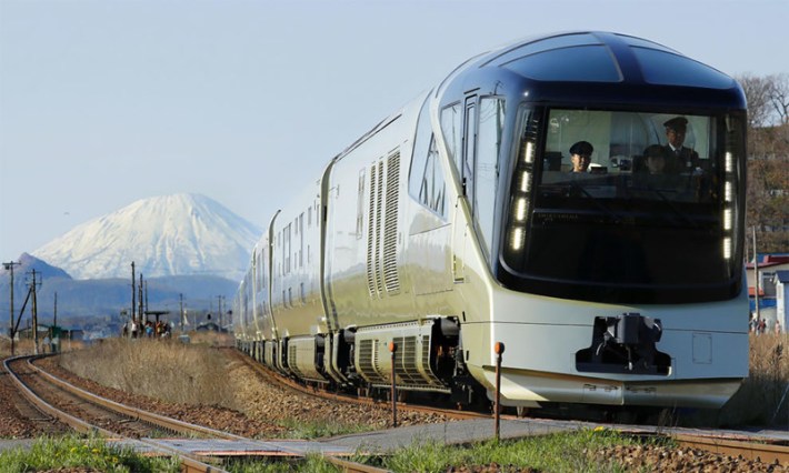 Японці запустили поїзд для багатих (фото)