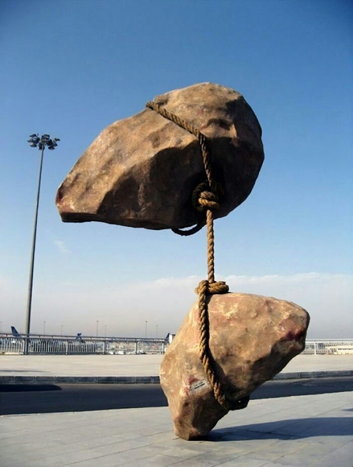 Скульптури, на які не діє сила тяжіння (фото)