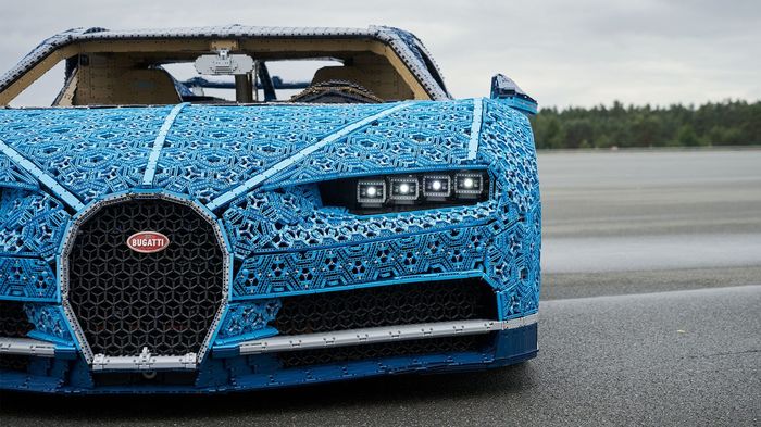 Компанія Lego побудувала повнорозмірну копію гіперкара Bugatti Chiron, на якій можна їздити (фото, відео)