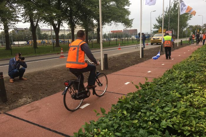 В Нідерландах відкрили велодоріжку з переробленого пластику (фото)