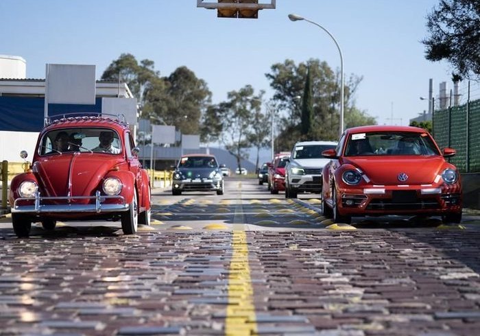 Volkswagen безкоштовно відреставрував Жука, яким жінка володіє більше 50 років (фото)