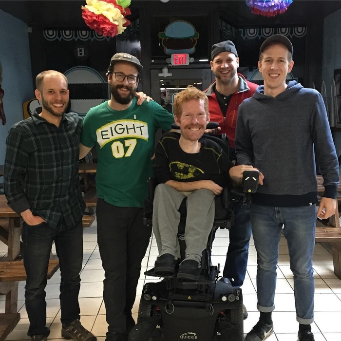 Як четверо хлопців допомогли другу-інваліду побачити світ (фото)