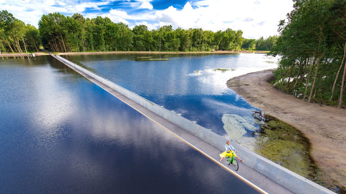 Міст під водою (фото, відео)