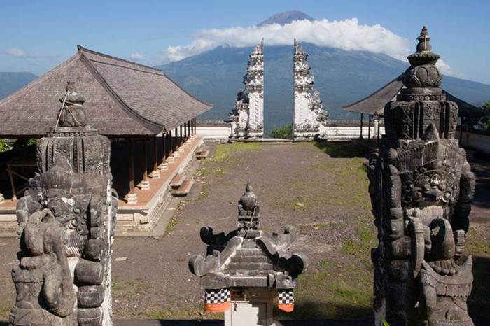 Фейкові фото приваблюють до цієї пам'ятки на Балі сотні туристів