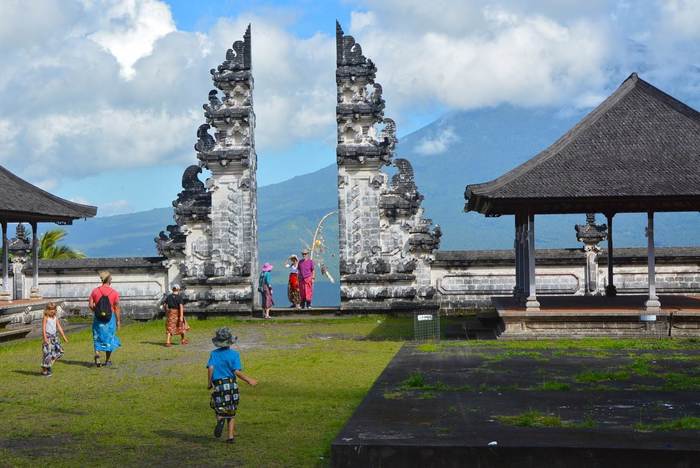 Фейкові фото приваблюють до цієї пам'ятки на Балі сотні туристів