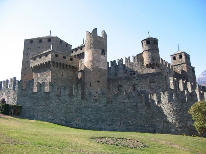 Замки Європи X-XV століть (фото)