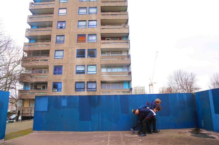 Все як у людей: звичайне життя в «панельках» на околиці Лондона (фото)