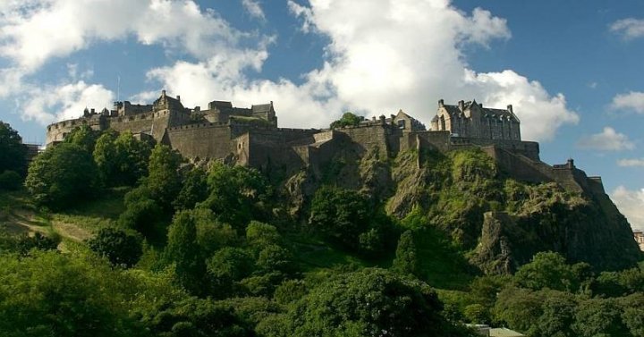 Десять найбільших середньовічних фортець і замків (фото)