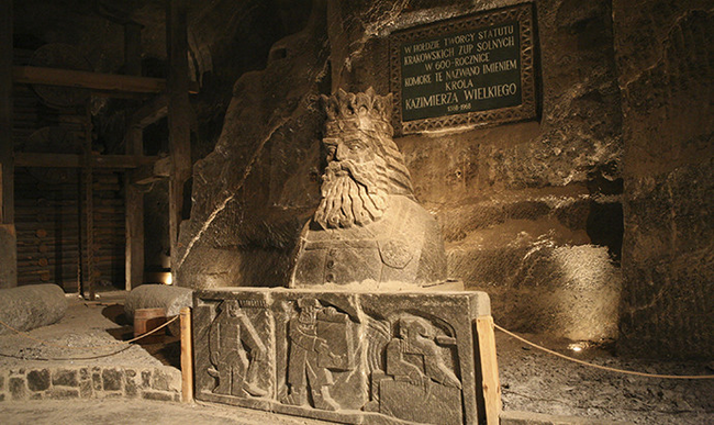 Соляна шахта XIII століття в польському місті Величка (фото)