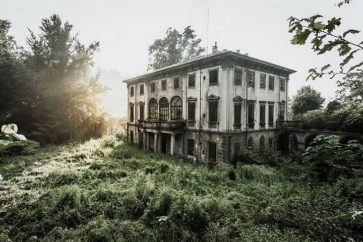 Занедбані будівлі світу на фотографіях Саймона Йонга (фото)