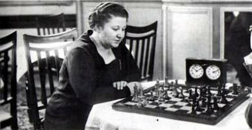 Чому шахові турніри проводяться окремо для чоловіків і жінок?