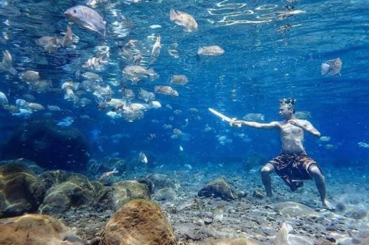 Сільський ставок в Індонезії став гарячою точкою підводного селфі (фото)