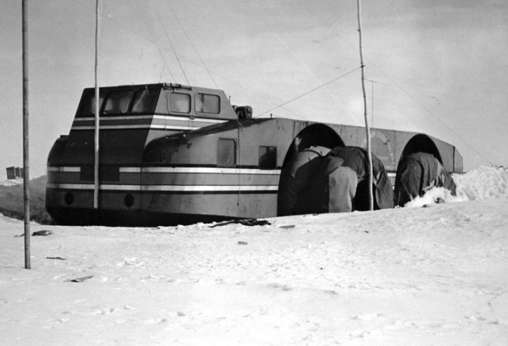 Десь в льодах Антарктиди стоїть покинутий величезний "Сніговий Крейсер" американських дослідників (фото)
