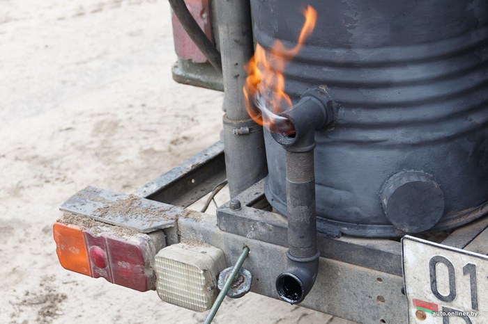 Бензин не потрібен: УАЗ з Білорусі працює на дровах, витрачаючи 20 кг на 100 км (фото)