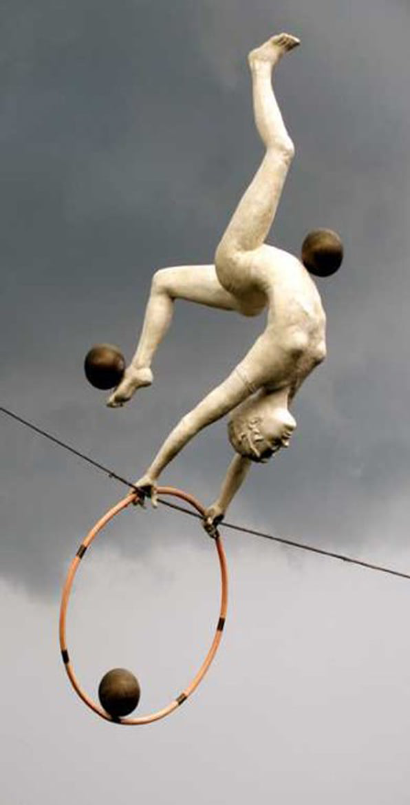 «Балансуючі скульптури» Єжи Кендзьори (фото)