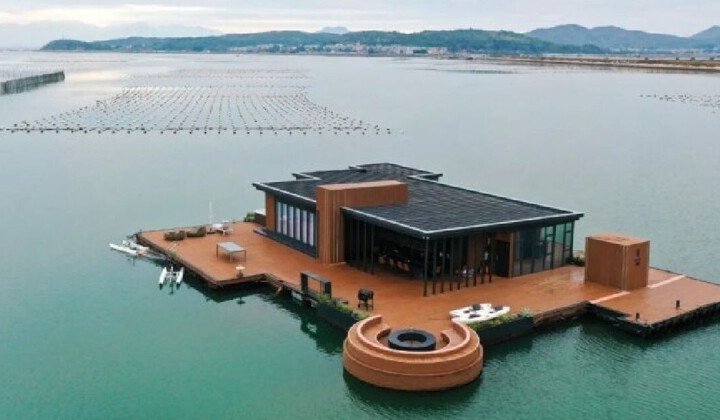 Китаєць побудував морський плавучий будинок площею 56 квадратних метрів (фото)