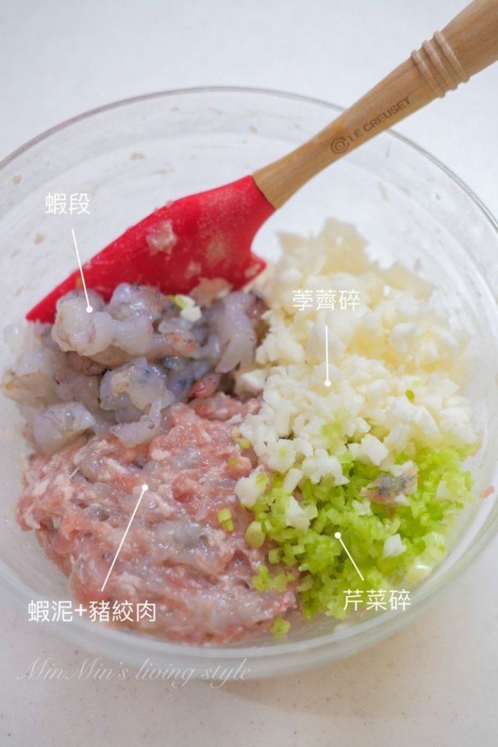 Кухарка з Тайваню робить пельмені у вигляді рибок (фото)
