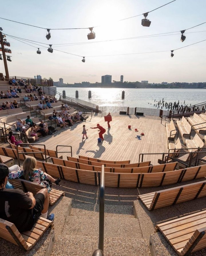 На околицях Манхеттена відкрили новий парк на стовпах (фото)