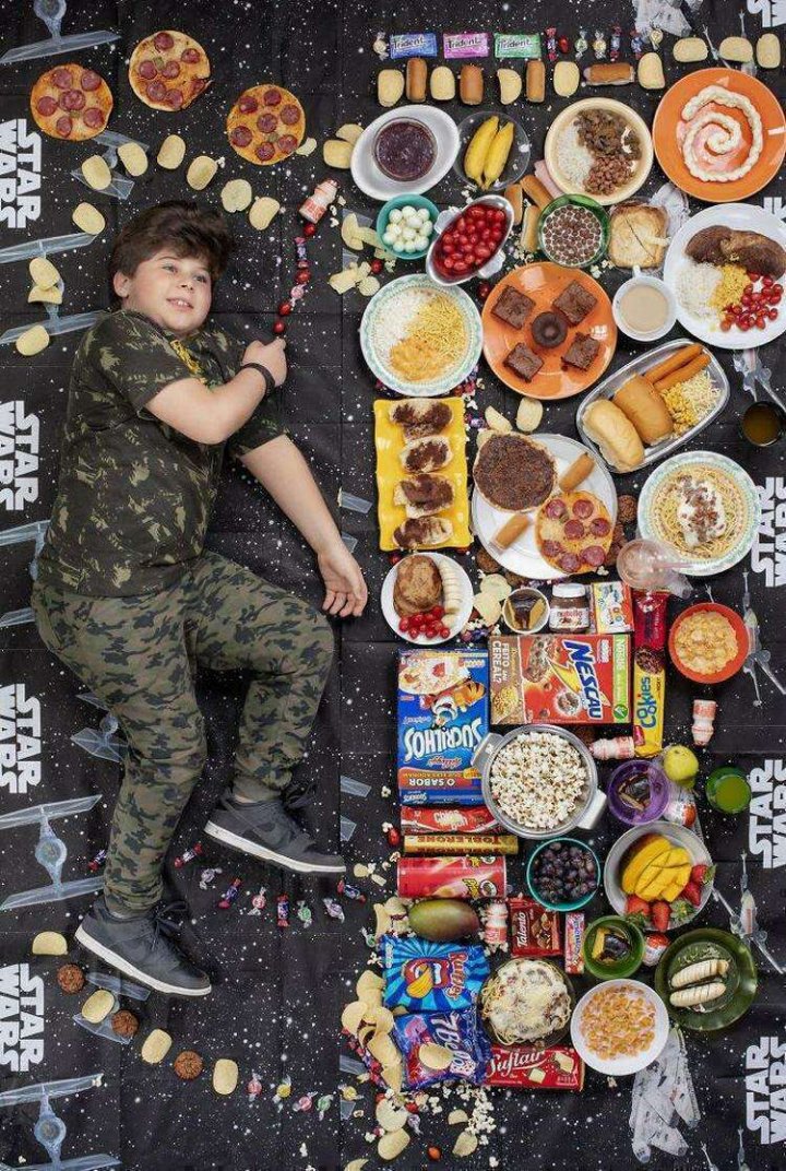 20 дітей з усього світу сфотографувалися з продуктами, які вони з'їдають за тиждень (фото)