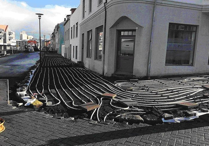Як влаштовані тротуари з підігрівом в Ісландії (фото)