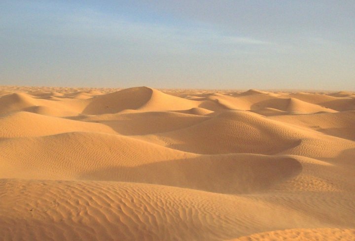 Яка товщина шару піску у пустелях?&#8288;&#8288;