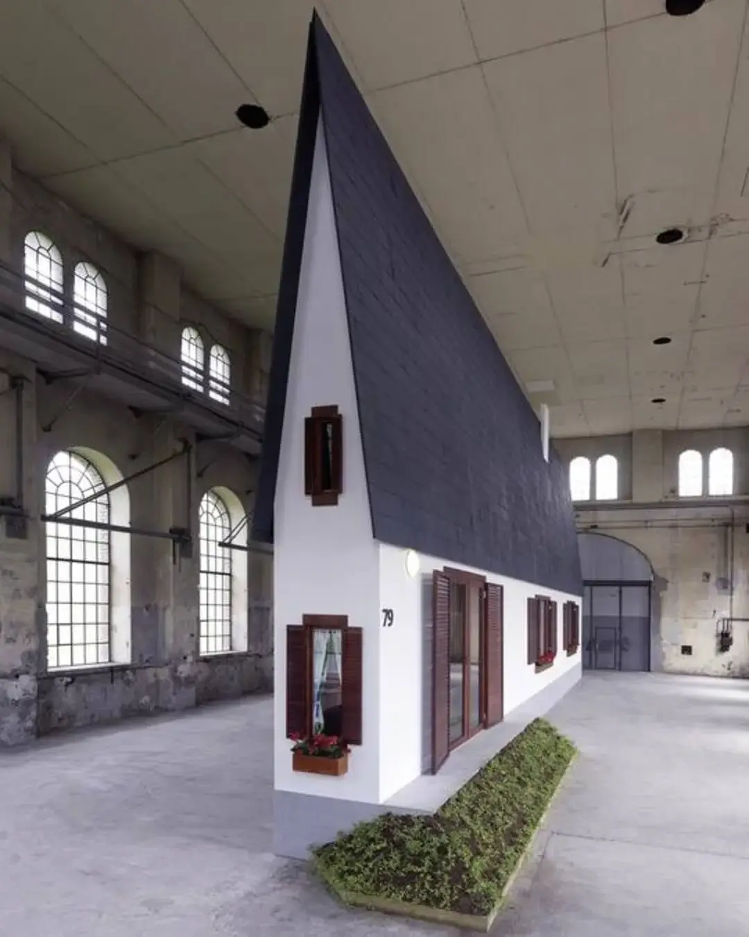 «Вузький дім» - інсталяція австрійського художника Ервіна Вурма